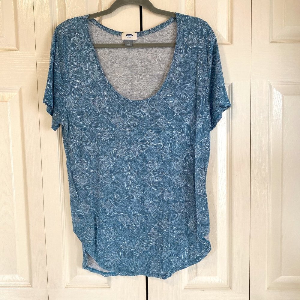 Old Navy scoop neck t-shirt.  XL green and white.
